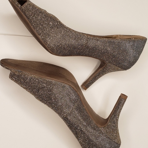 Gold high heels - Picture 2 of 3